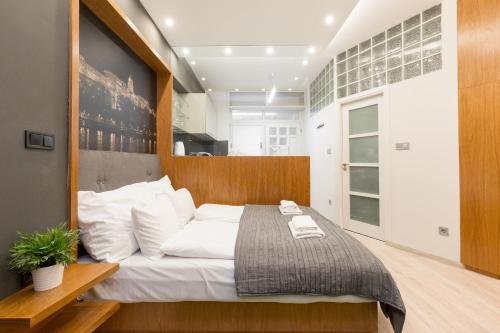 Retro Budapest Dream Suite Near The Danube - image 13