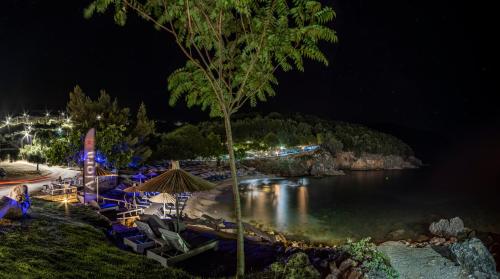 Strand, Aiora Suites in Sivota
