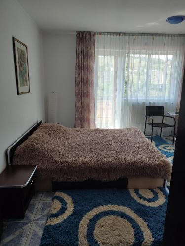 1 queen bed, 1 twin bed