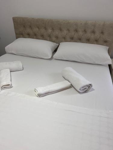 1 queen bed, 1 twin bed