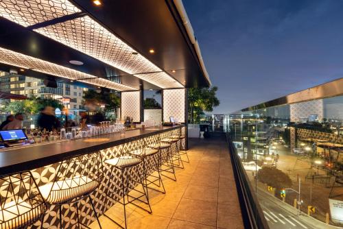 酒吧/Lounge Bar, 好萊塢戈弗雷飯店 (The Godfrey Hotel Hollywood) in 洛杉磯(CA)