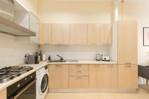City Center Dream Home 2BR/2Bath - image 2