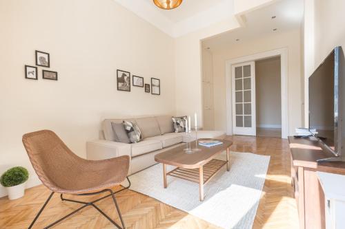 City Center Dream Home 2BR/2Bath - image 6