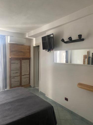 Economy Double Room image 6