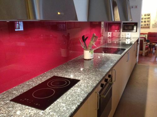 Kitchen, Old Mill Holiday Hostel in Westport