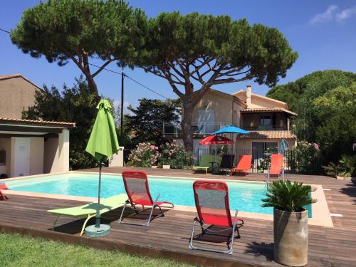 Studio de charme, piscine et mer à pieds