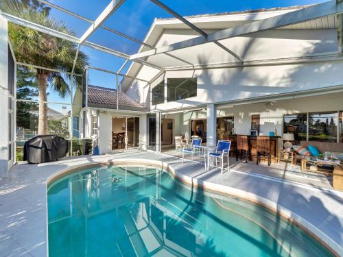 Swimming pool, Tropical Cape Haze - Private Villa with heated pool - sleeps 6 in Placida (FL)
