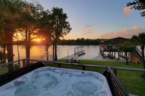 New Riverfront Cedar Cabin- Private Beach and Dock! - image 3