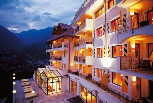Hotel Finkennest - Panoramic Garden Resort in Schenna