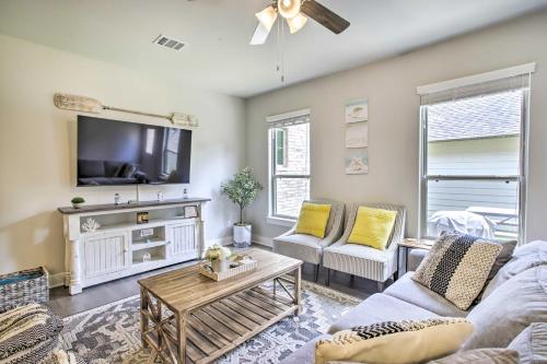 Golfers Paradise Less Than Half-Mile To Lake Conroe! - image 6