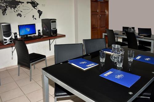 La Siesta Hotel - image 2