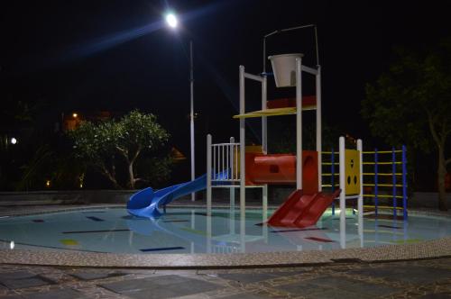 Úszómedence, Kampung Sumber Alam in Garut