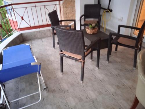 2 bedrooms, 3 beds