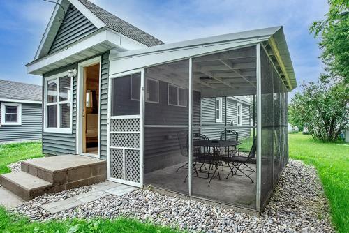 Big River Escape Riverside Cabins in La Crosse City Center