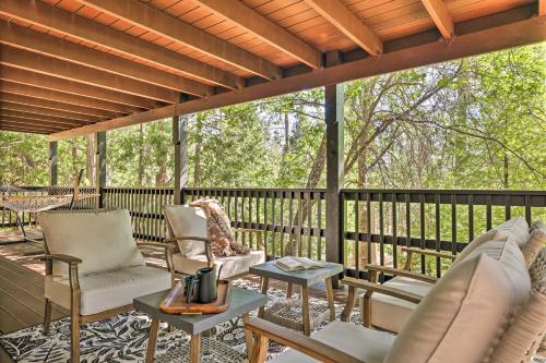 Near Trails: Cabin w/ 2-Level Deck in Twain Harte in Tvenharta (CA)