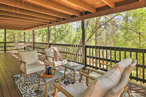 Near Trails: Cabin w/ 2-Level Deck in Twain Harte in Tvenharta (CA)