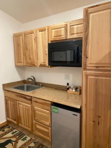 Talkeetna Wilderness Lodge & Cabin Rentals - 주방