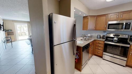 Unit 102 - Easy Private Beach Pool access with this East View Gold Unit - main image