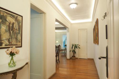 One-Bedroom Apartment image 9