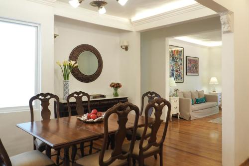One-Bedroom Apartment image 4
