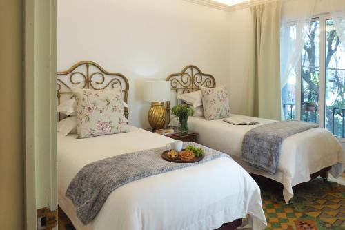 One-Bedroom Apartment image 2
