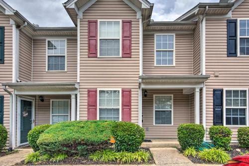 La Vergne Townhome 22 Mi to Dtwn Nashville! in Lavergne (TN)