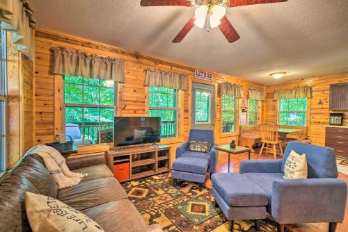 Charming Cabin Less Than 3 Mi to Dale Hollow Lake! in Frogue, USA