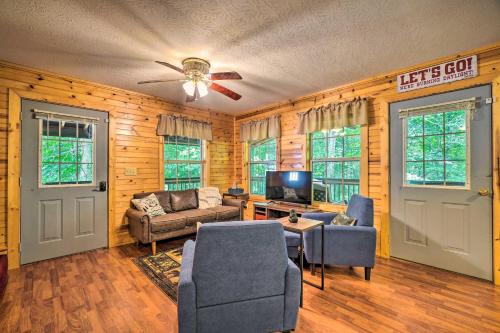 Charming Cabin Less Than 3 Mi to Dale Hollow Lake! in Frogue, USA