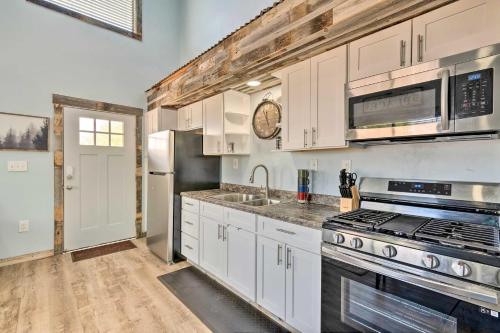 Cozy Lyman Townhome with Grill on Cattle Ranch!