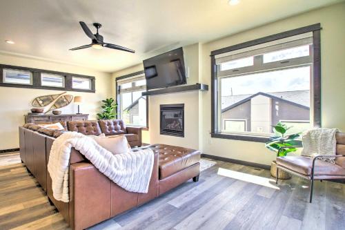 Modern Bozeman Family Townhome with Hot Tub! in Bozeman, USA
