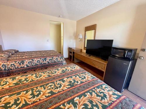 Regency Inn Lakeport - image 13