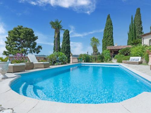 Splendid villa near Antibes and Cannes with pool and sea view