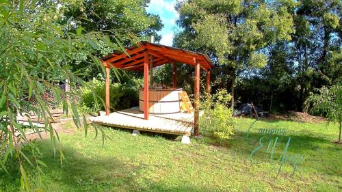 B&B Valdivia - Camping y cabañas Los Parrones - Bed and Breakfast Valdivia