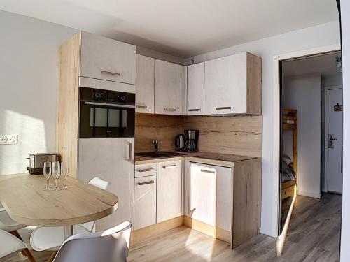 Appartement rénové avec coin montagne accès pistes balcon WIFI - FR-1-344-976 - image 2