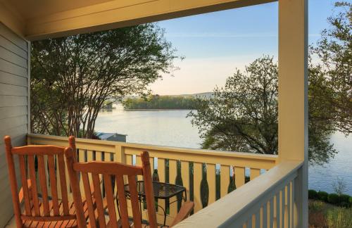 Lookout Point Lakeside Inn - 전망