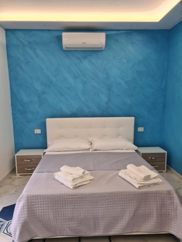 Esposito Guest House - Tap to explore photos