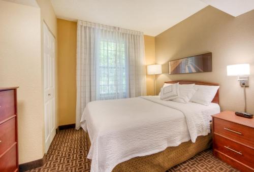 TownePlace Suites Charlotte University Research Park – Charlotte, NC