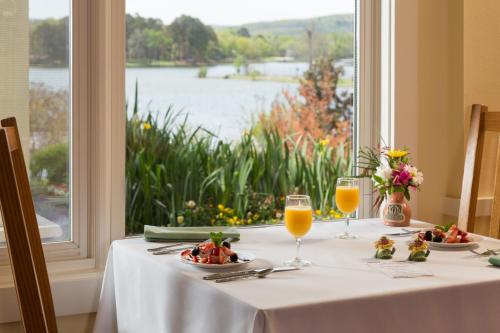 Lookout Point Lakeside Inn - 레스토랑