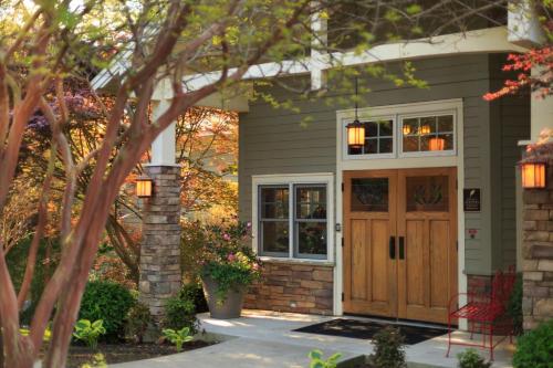 Lookout Point Lakeside Inn - 출입구