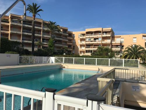 Golfe Juan, quiet apartment with pool, near the beach - Location saisonnière - Vallauris