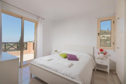 Resitour - Perneri Three Bedroom Villas 4
