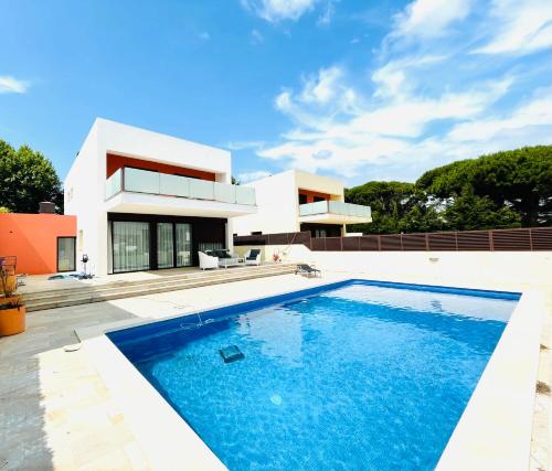 Lujosa villa al canal gîte à louer Gérone