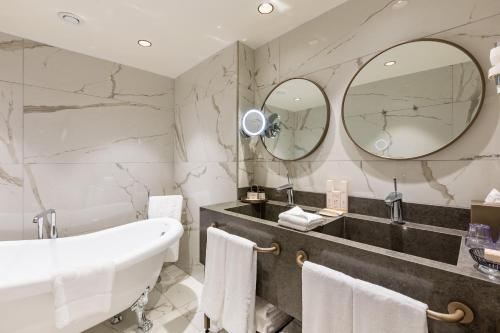 room detail thumbnail 2