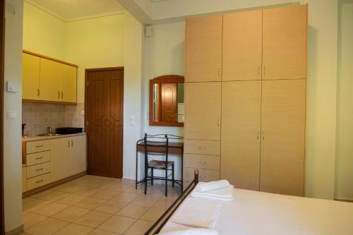Tsertos Apartments in Kamena Vourla