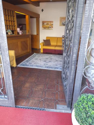 Pension an der Mayenburg in Lana