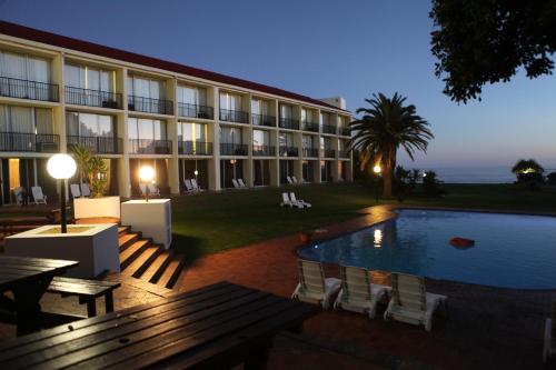 Wilderness Beach Hotel - Tap to explore photos