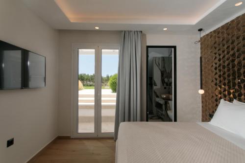 Iphimedeia Luxury Hotel & Suites - image 8
