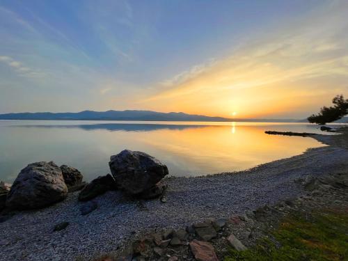 Apkārtne, Seafront Traditional Stone House in Sunset Olive Grove - B in Kedro (Lesvos)