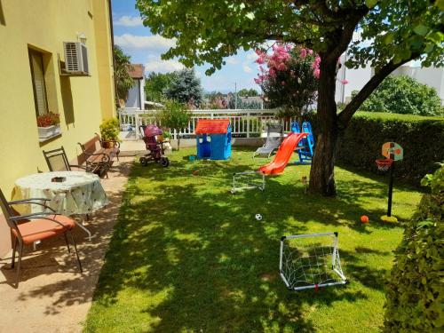 Játszótér, Rooms Ivana in Sluzanj