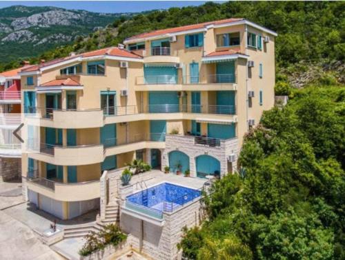 Vila NOVA Petrovac
